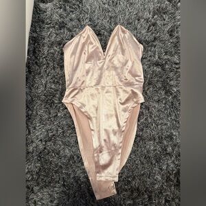Size 4 cream/gold bodysuit